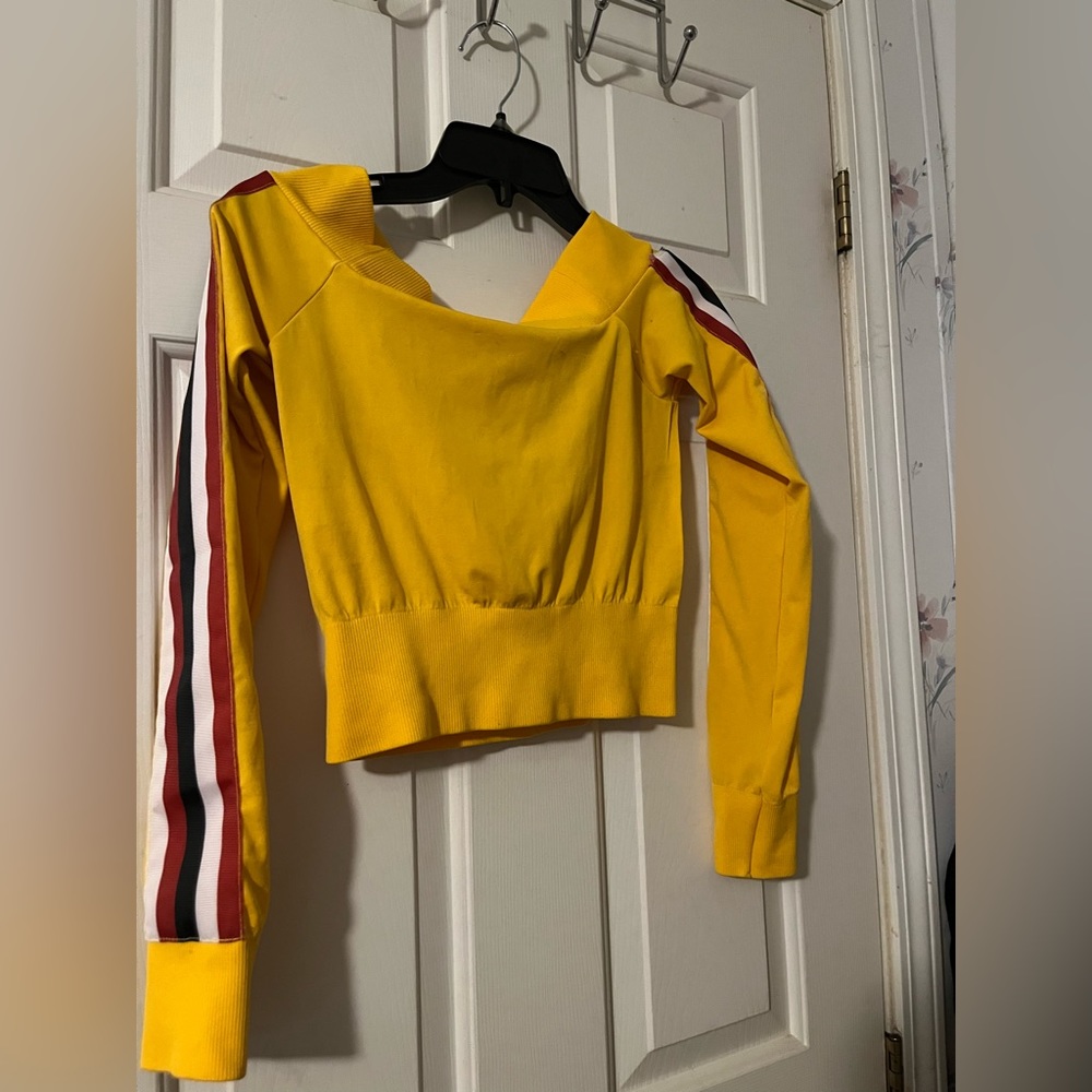 Yellow shoulder crop-top.